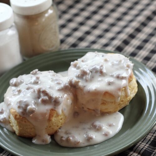 biscuits, gravy, breakfast-472409.jpg